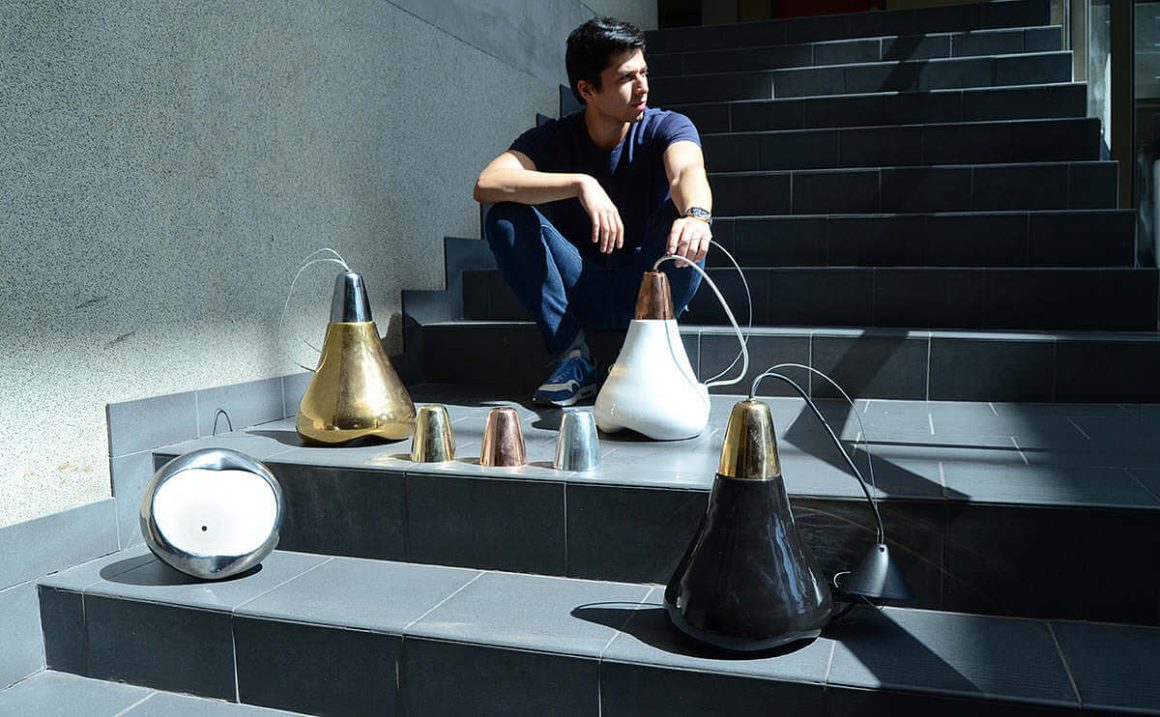 Abel Carcamo and his terracotta lamps 3