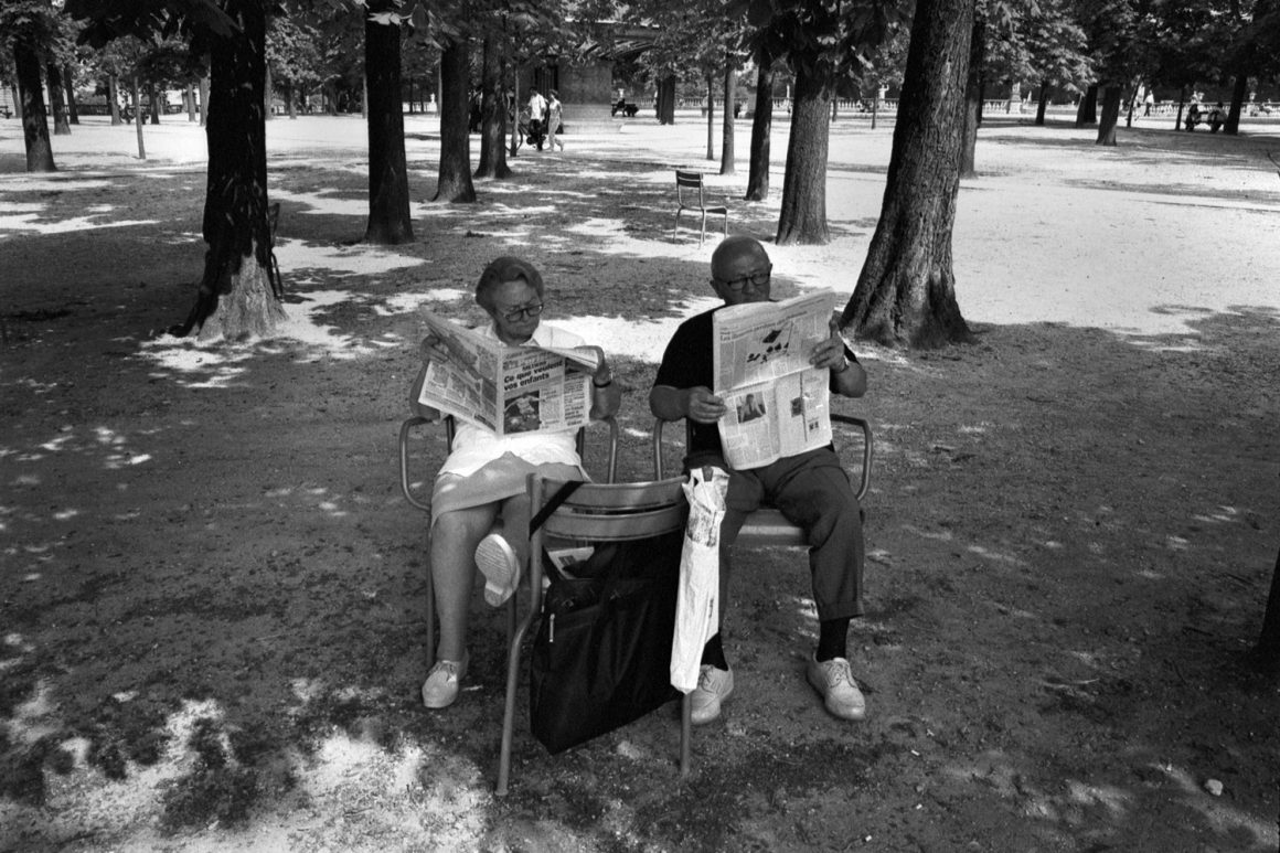 "French Kiss – A Love Letter to Paris" by Peter Turnley 18