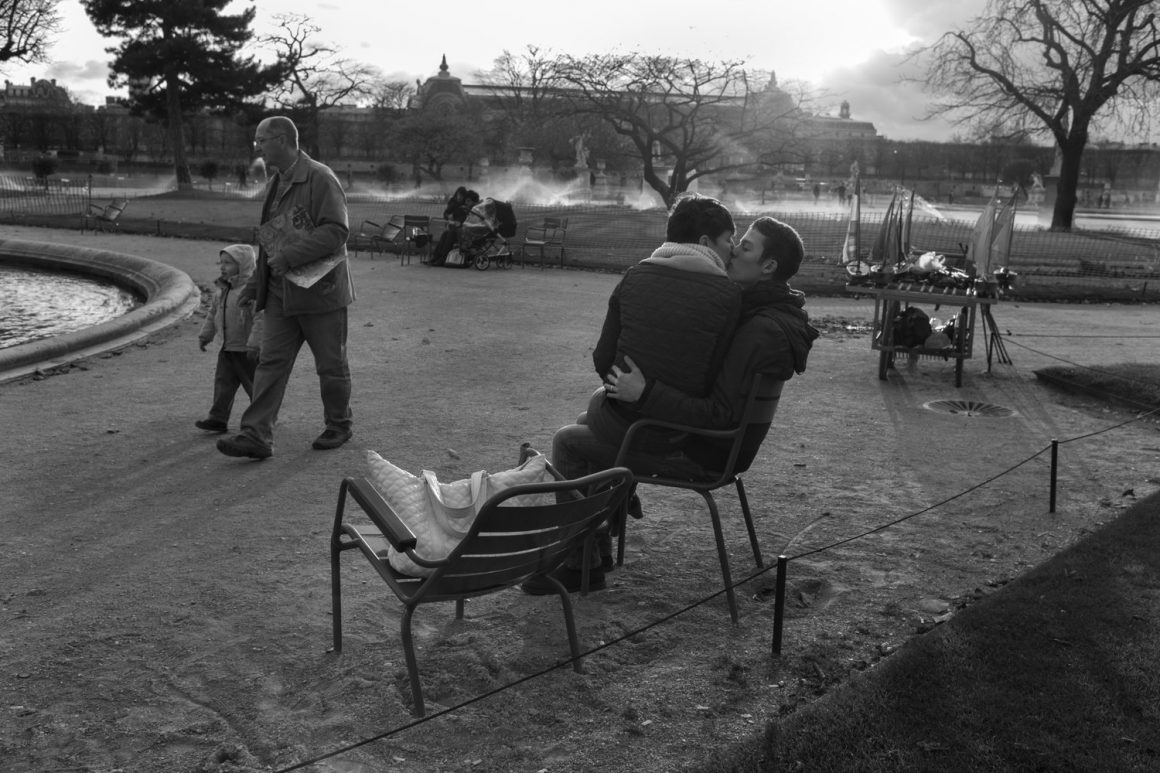 "French Kiss – A Love Letter to Paris" by Peter Turnley 22