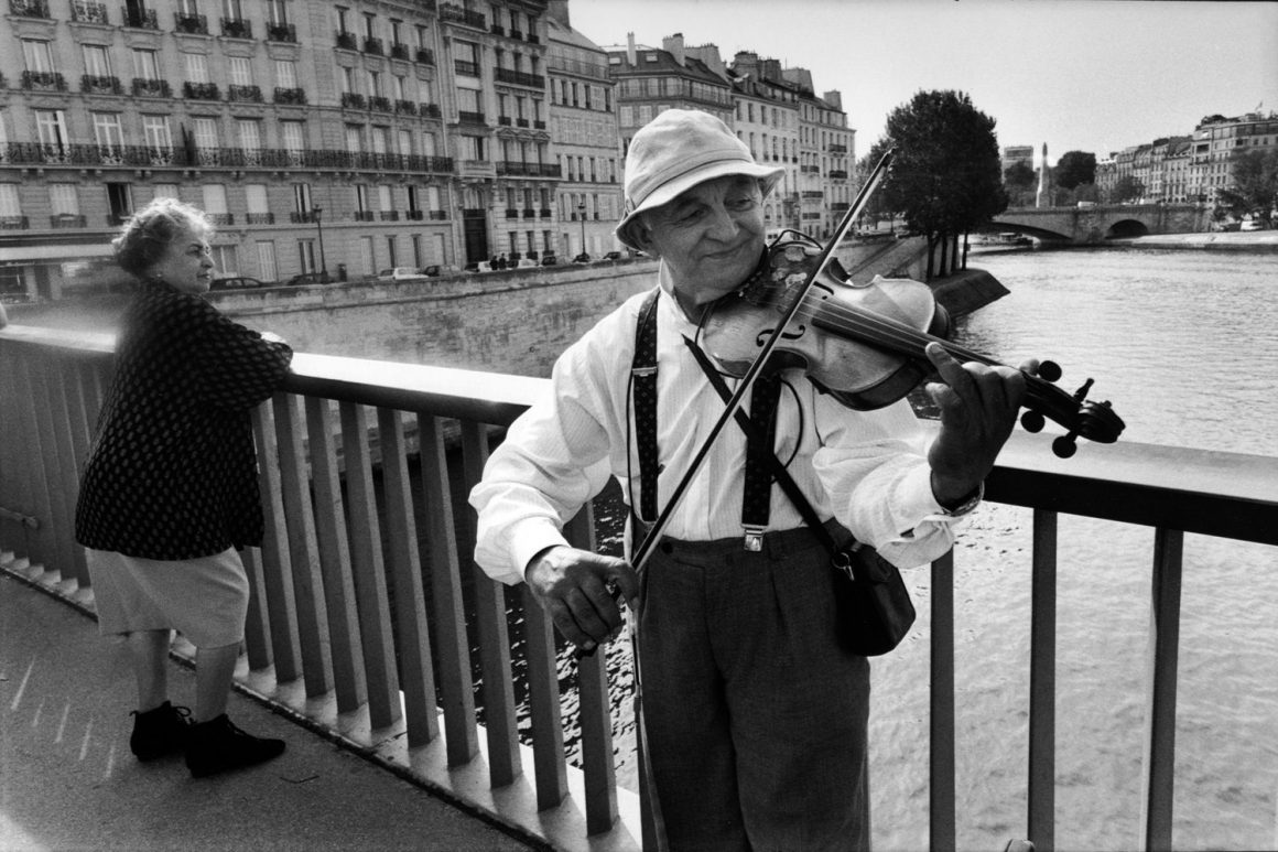 "French Kiss – A Love Letter to Paris" by Peter Turnley 29