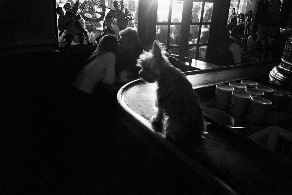 "French Kiss – A Love Letter to Paris" by Peter Turnley 36