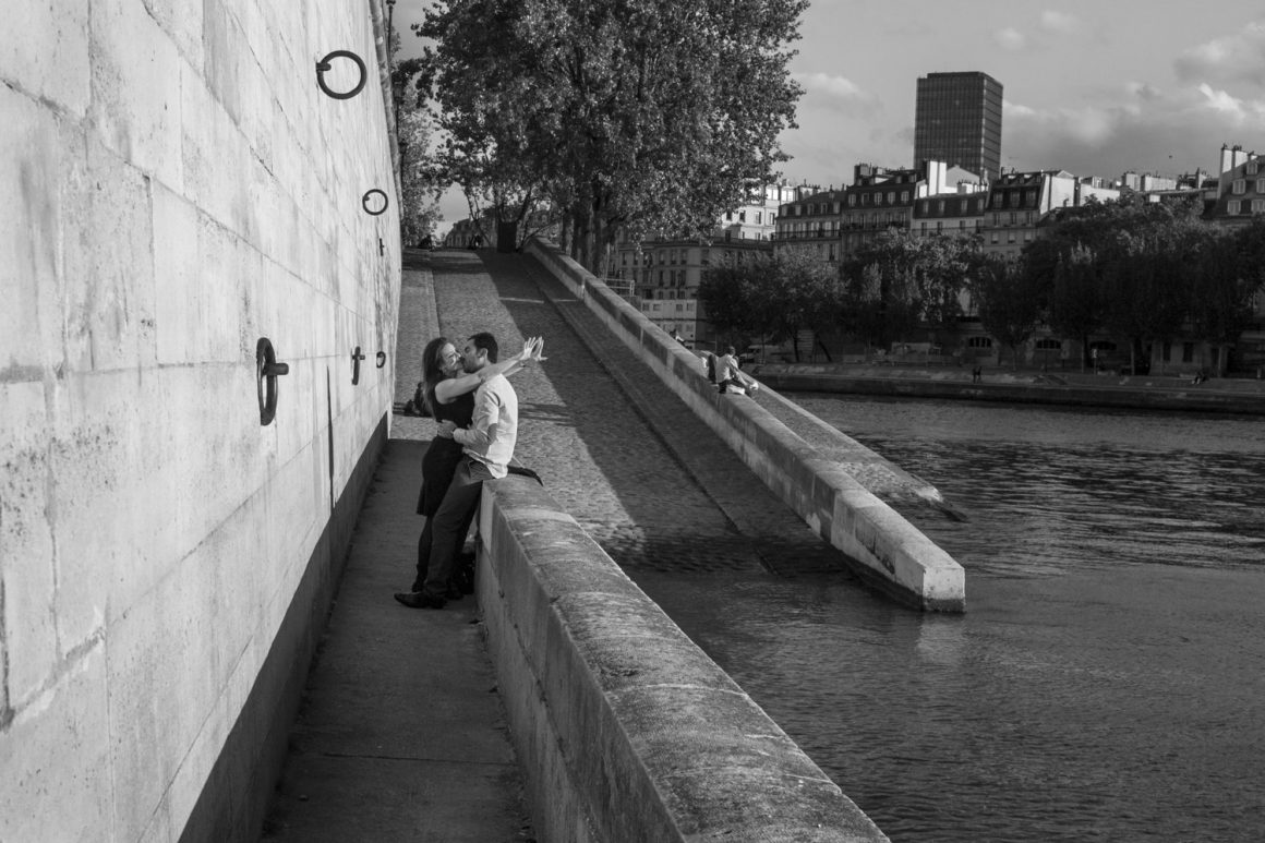 "French Kiss – A Love Letter to Paris" by Peter Turnley 39