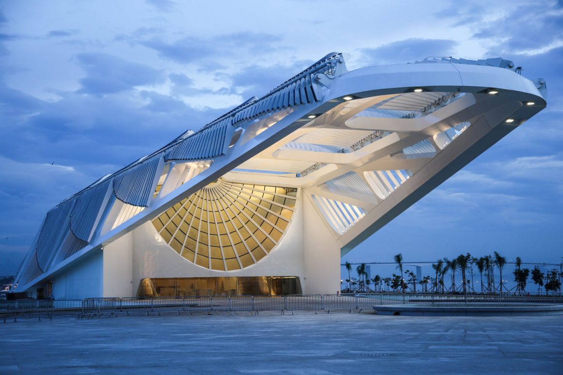 https://www.designfather.com/wp-content/uploads/2015/12/Museum-of-Tomorrow-Santiago-Calatrava-Designfather-8-1160x773.jpg